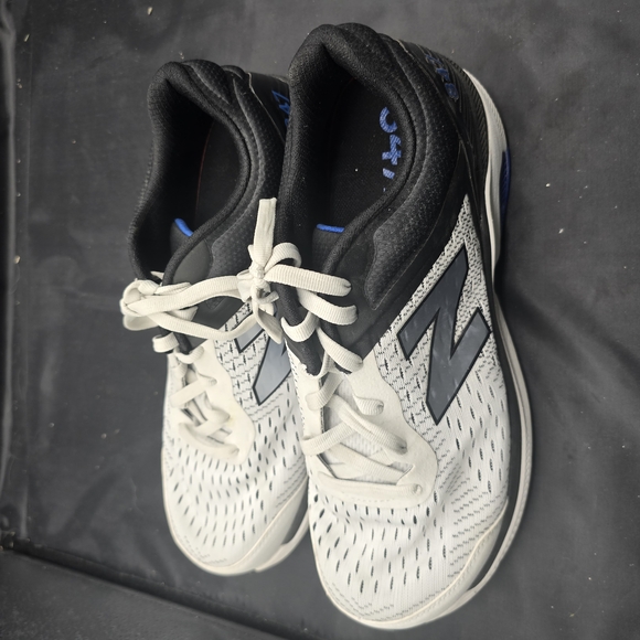 New Balance White and‎ Black Athletic Shoes main image 8